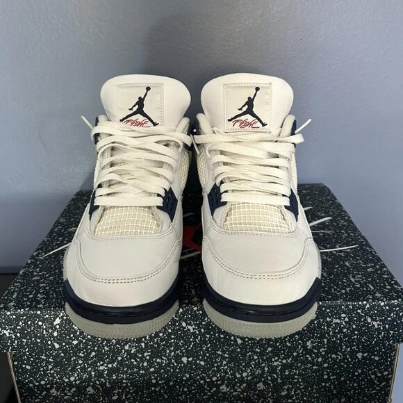 Jordan 4 Retro Navy Blue 💙 LIKE NEW + FREE NIKE SOCKS - Picture 7 of 12